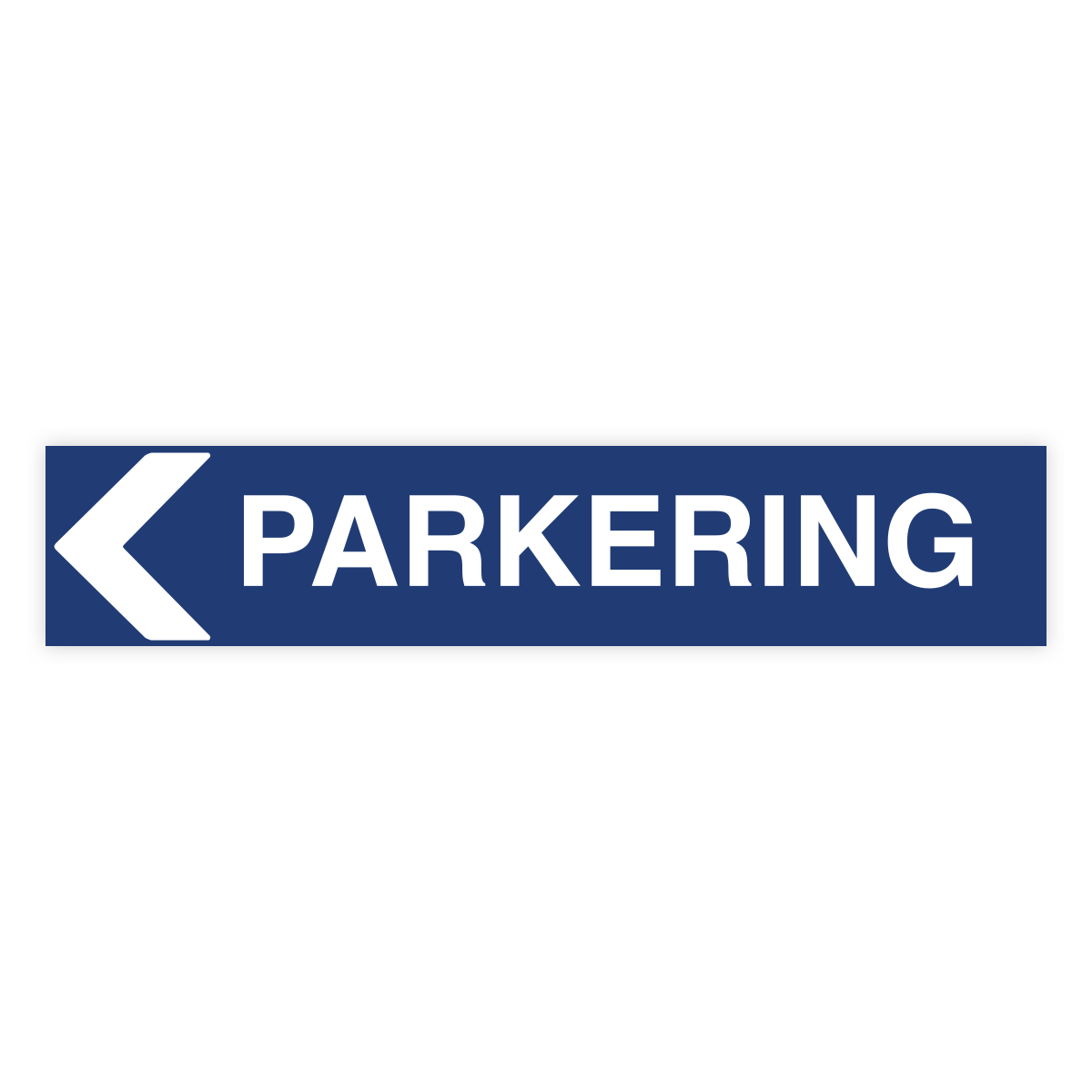 Parkering Pil vänster-skylten har storleken 750x150mm och tillverkas i materialet Aluminium 2mm kantvikt. Denna standardskylt kan anpassas så att du kan skapa din egen version av skylten.