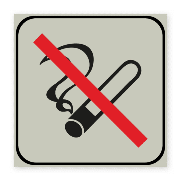 Rökförbud-skylten har storleken 100x100mm och tillverkas i materialet Akryl frostad 5mm. Denna standardskylt kan anpassas så att du kan skapa din egen version av skylten.
